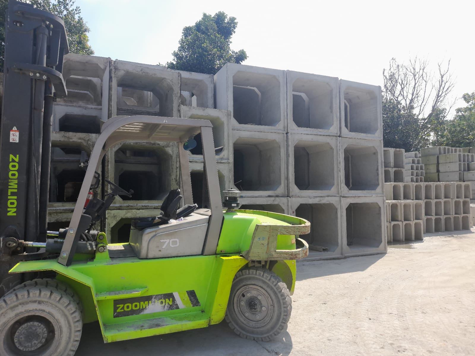 Panel lantai hollow core precast untuk struktur bangunan bertingkat