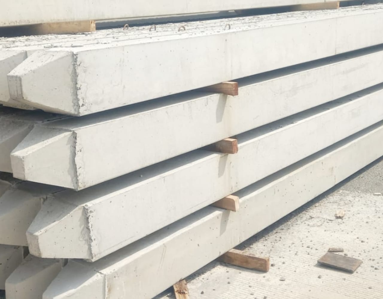 Panel lantai hollow core precast untuk struktur bangunan bertingkat