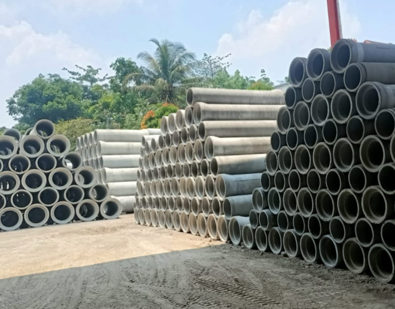 Pipa RCP terpasang sebagai gorong-gorong jalan raya