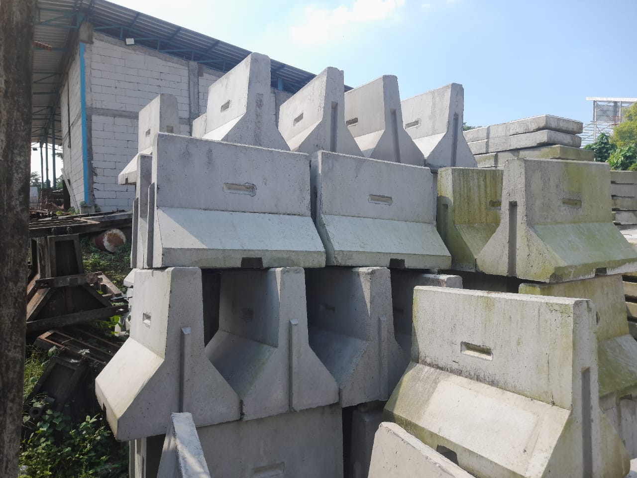 Panel lantai hollow core precast untuk struktur bangunan bertingkat