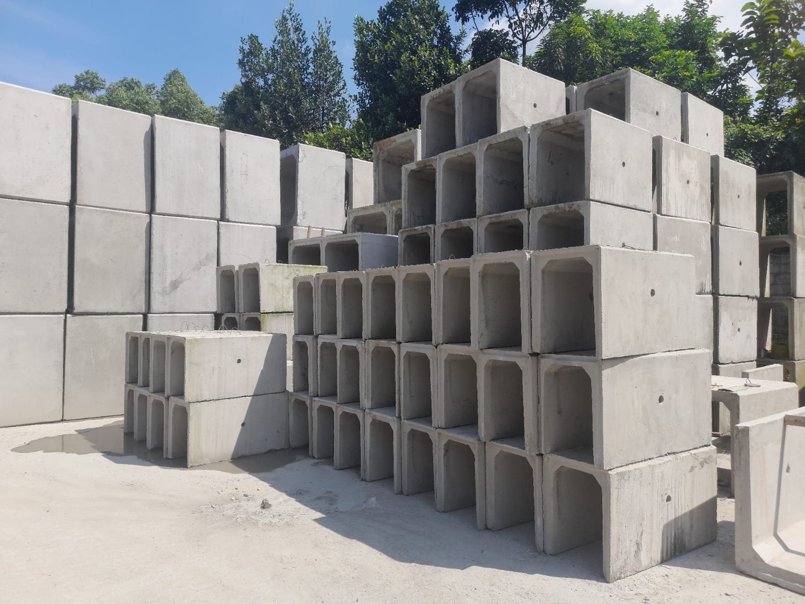 Panel lantai hollow core precast untuk struktur bangunan bertingkat