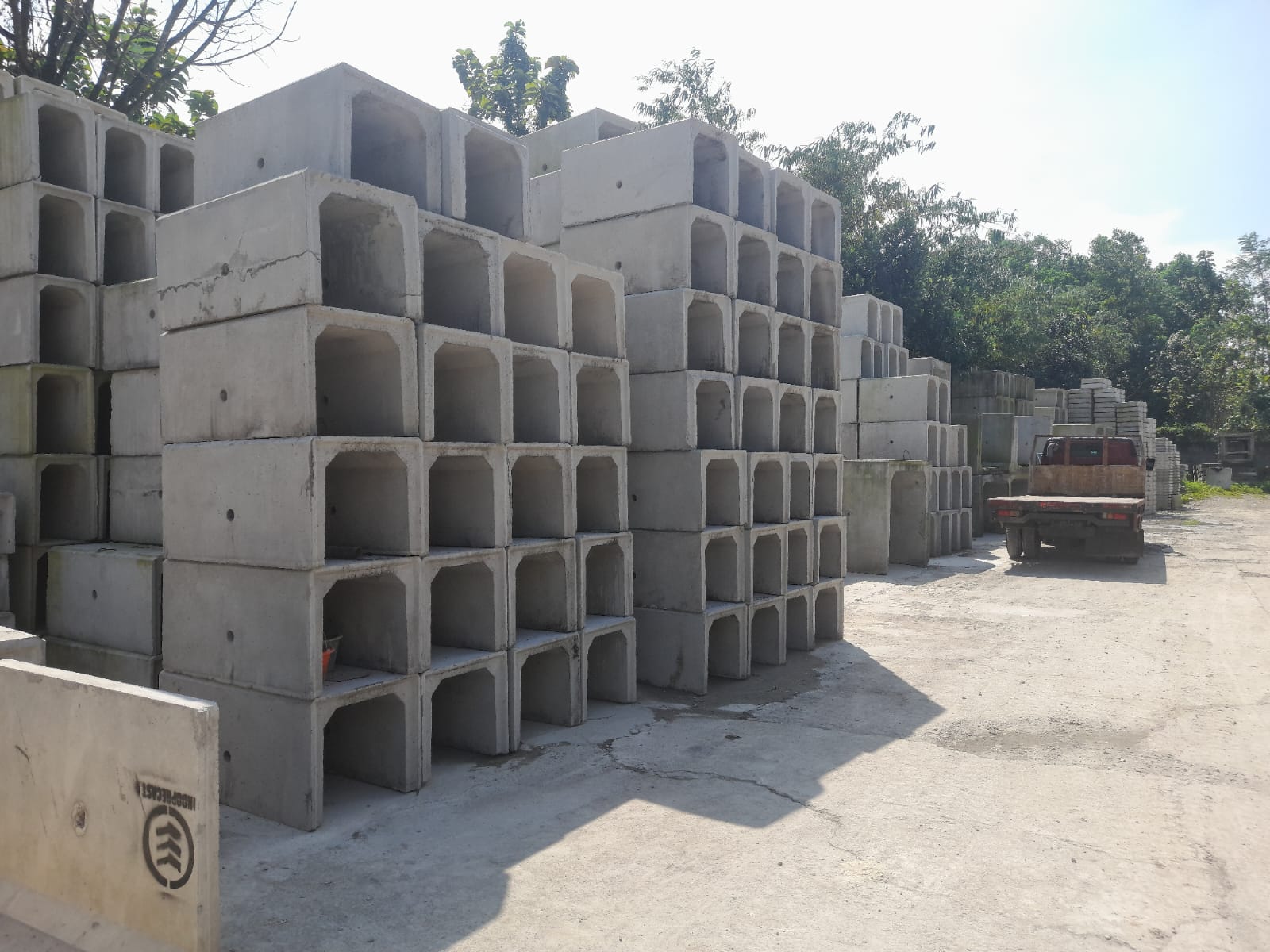 Panel lantai hollow core precast untuk struktur bangunan bertingkat