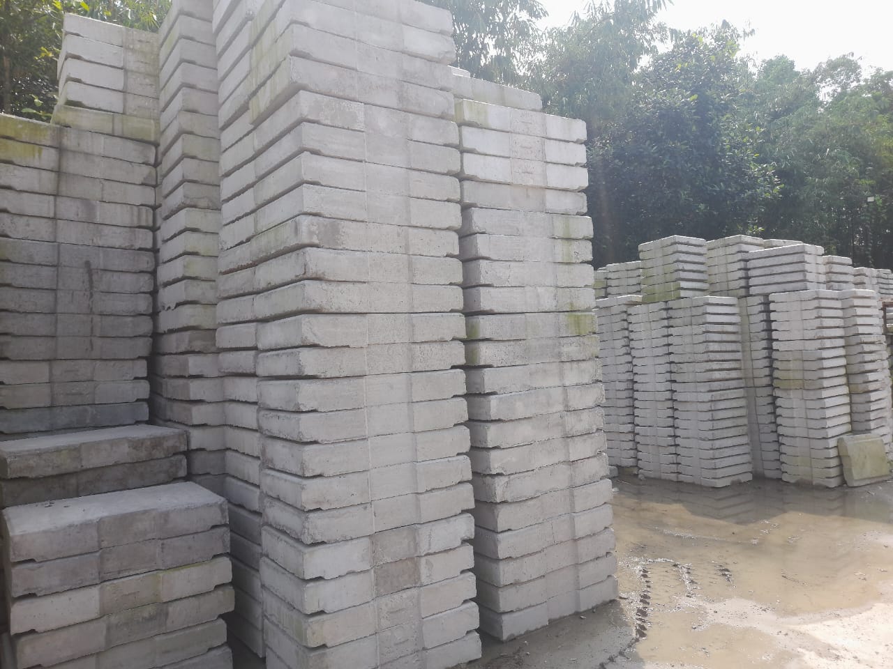 Proses instalasi U-Ditch beton